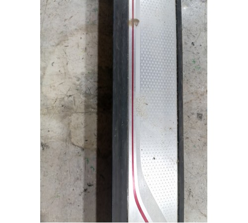 Накладка порога с подсветкой передняя правая