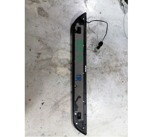 Накладка порога с подсветкой передняя правая