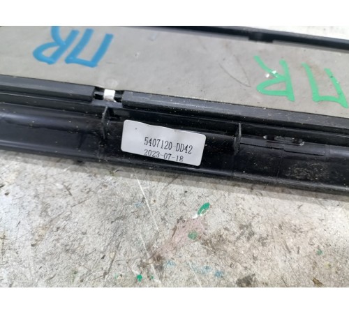 Накладка порога с подсветкой передняя правая