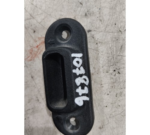 Направляющая (отбойник) замка сдвижной двери правая