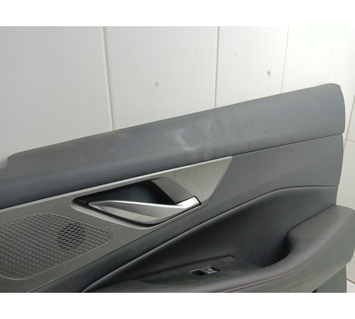 Обшивка двери передняя правая