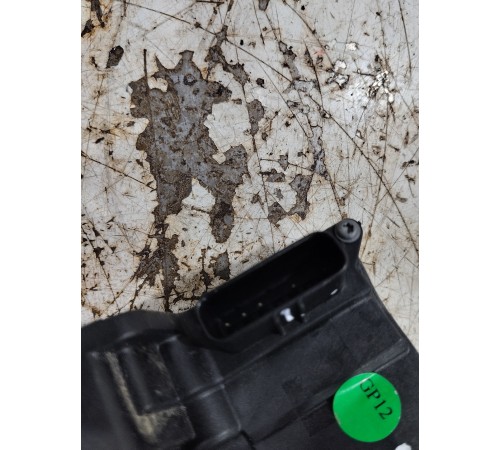 Замок двери передний левый