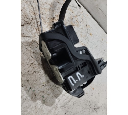 Замок двери передний левый