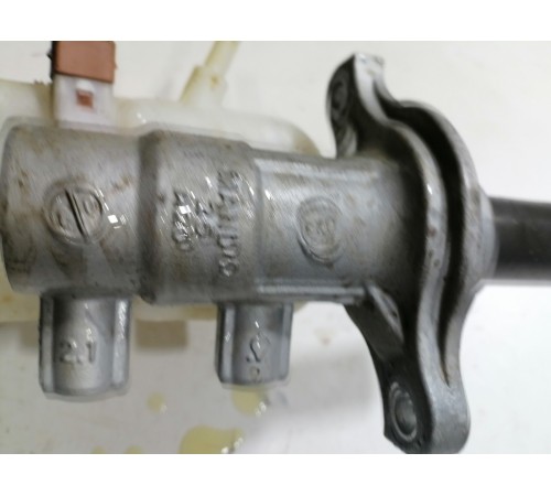 Главный торозной цилиндр с бачком