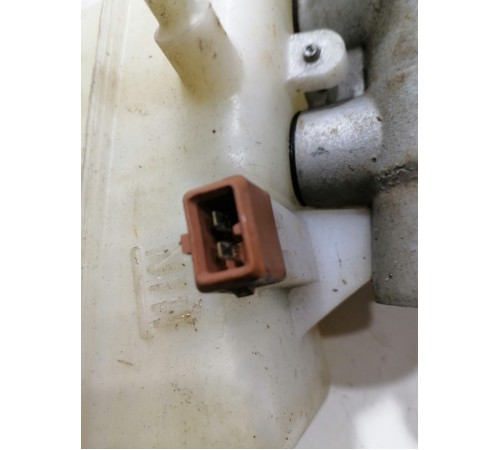 Главный торозной цилиндр с бачком