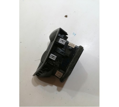 Дефлектор воздушный левый