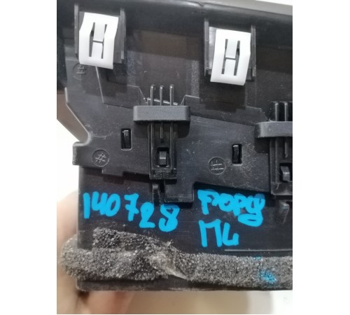 Дефлектор воздушный левый