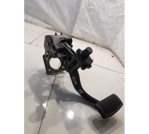 Педаль тормоза