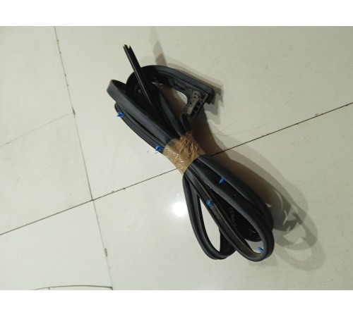 Уплотнитель двери(задний правый)