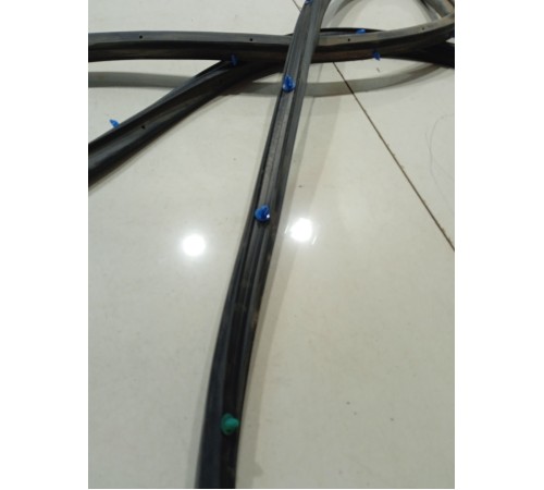 Уплотнитель двери(задний правый)