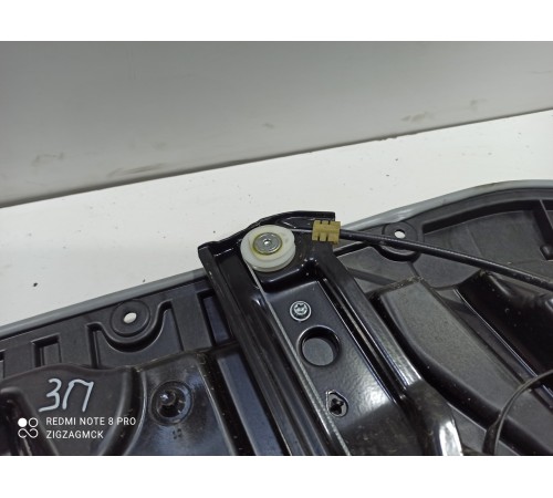 Стеклоподъемник двери (задний правый)