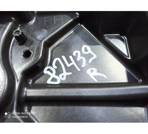 Стеклоподъемник двери (задний правый)