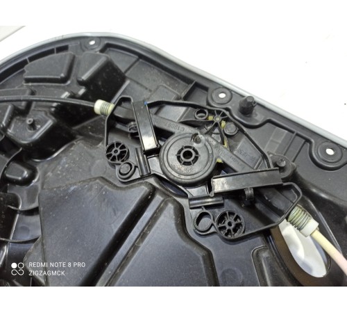 Стеклоподъемник двери (задний правый)