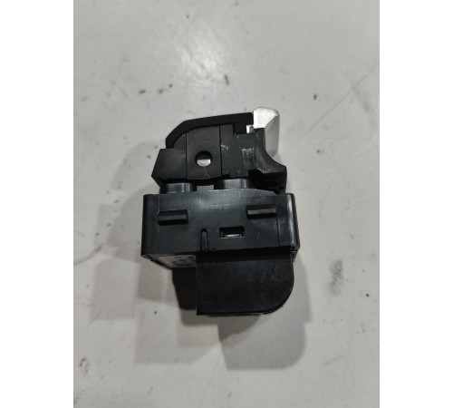 Кнопка открывания багажника