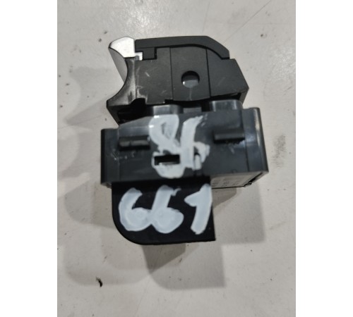 Кнопка открывания багажника