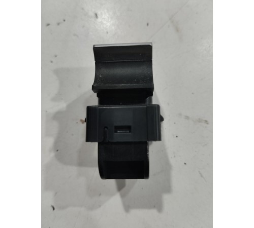 Кнопка открывания багажника