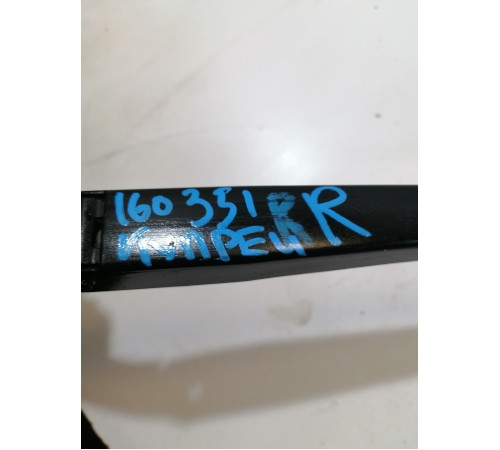  Поводок стеклоочистителя правый