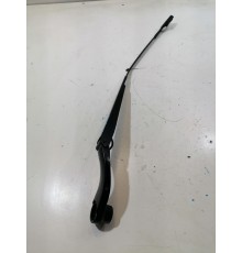  Поводок стеклоочистителя правый
