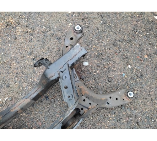 Балка подвески задняя (подрамник)