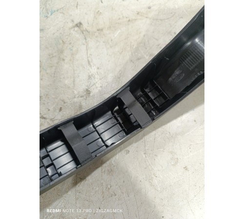 Накладка петли багажника левая