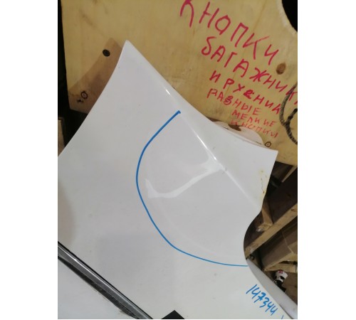 Крыло переднее правое