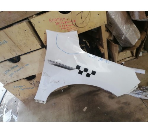 Крыло переднее правое