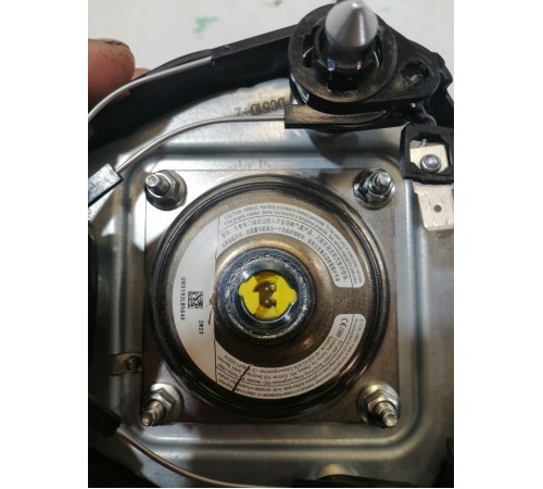 Подушка безопасности водителя, в руль