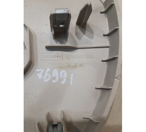 Накладка торпедо боковая(правая)