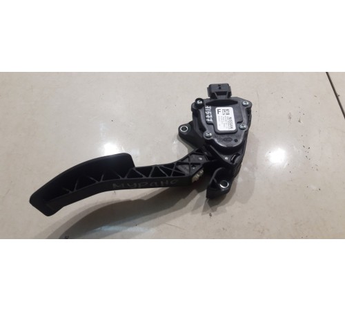 Педаль акселератора