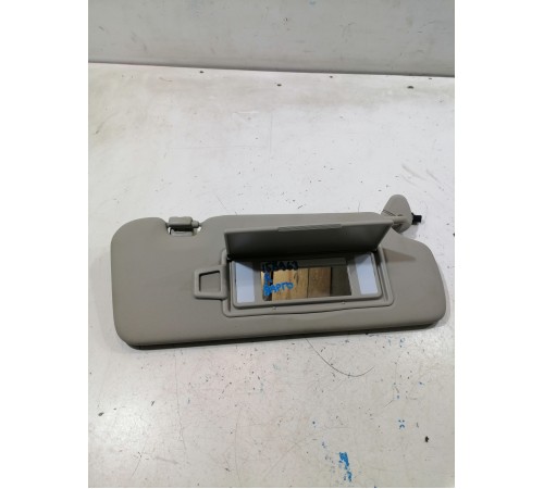 Козырёк солнцезащитный правый