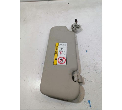 Козырёк солнцезащитный правый