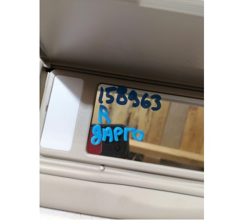 Козырёк солнцезащитный правый