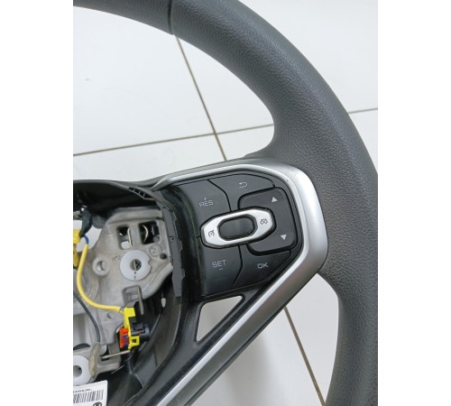 Рулевое колесо в сборе с многофункциональными кнопками