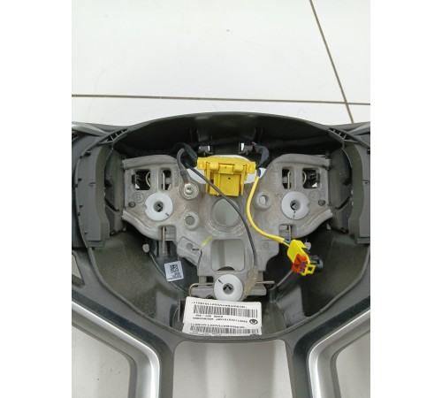 Рулевое колесо в сборе с многофункциональными кнопками