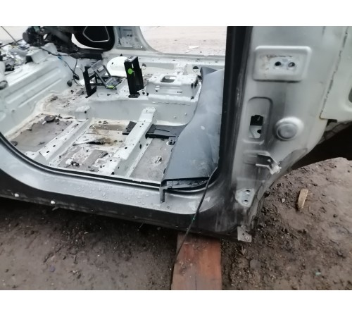 Порог со стойкой правый