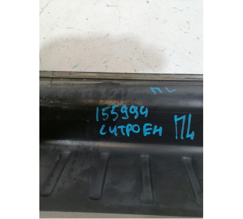 Накладка пластик кузова передний левый