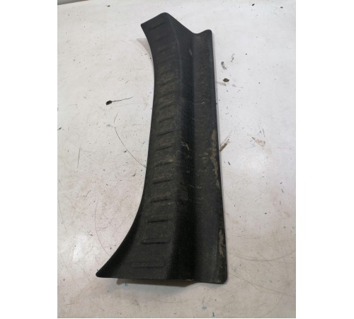 Накладка пластик кузова передний левый