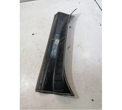 Накладка пластик кузова передний левый