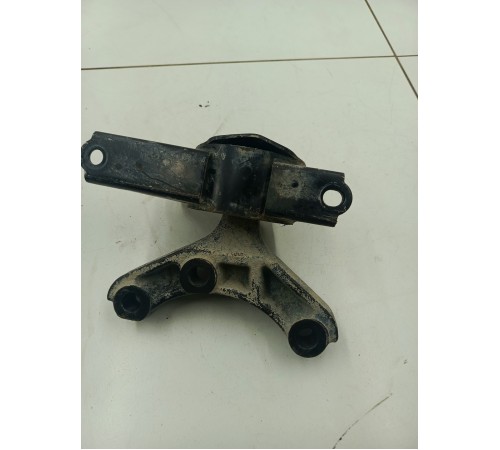 Опора двигателя левая