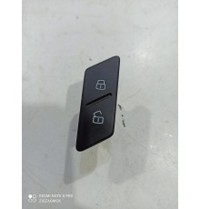 Кнопка блокировки дверей (центрального замка) передняя левая