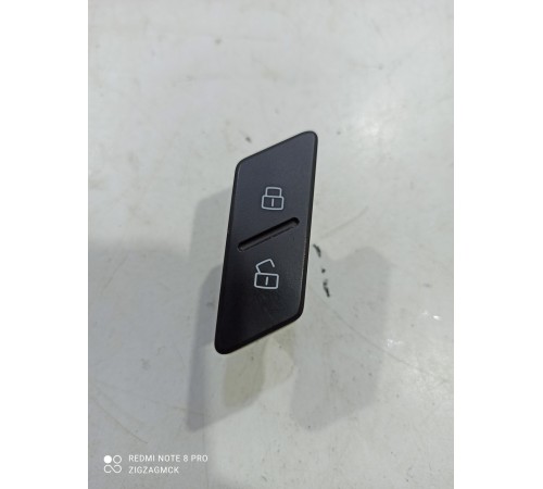 Кнопка блокировки дверей (центрального замка) передняя левая