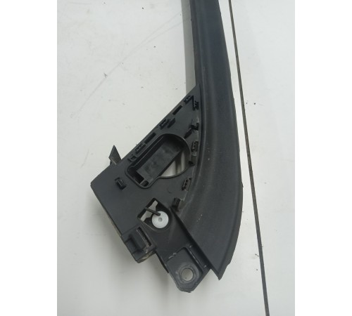 Накладка двери передняя левая