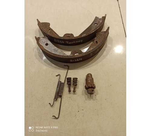 Тормозные колодки(задние левые)