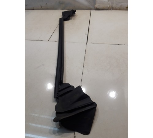 Уплотнитель стекла (задний, левый)