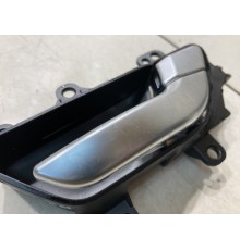 Ручка двери внутренняя(передняя правая)