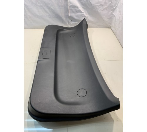 Обшивка двери багажника