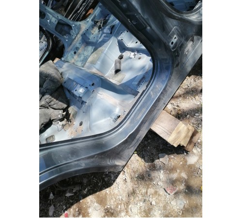 Порог с центральной стойкой правый