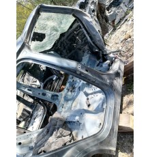 Порог с центральной стойкой правый