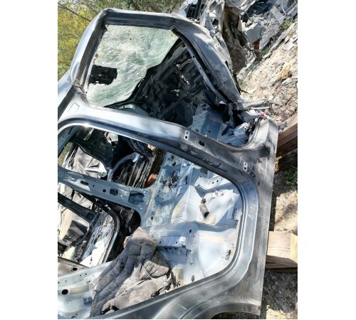 Порог с центральной стойкой правый