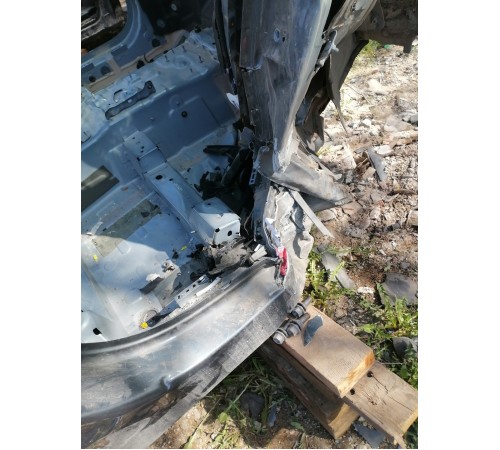 Порог с центральной стойкой правый